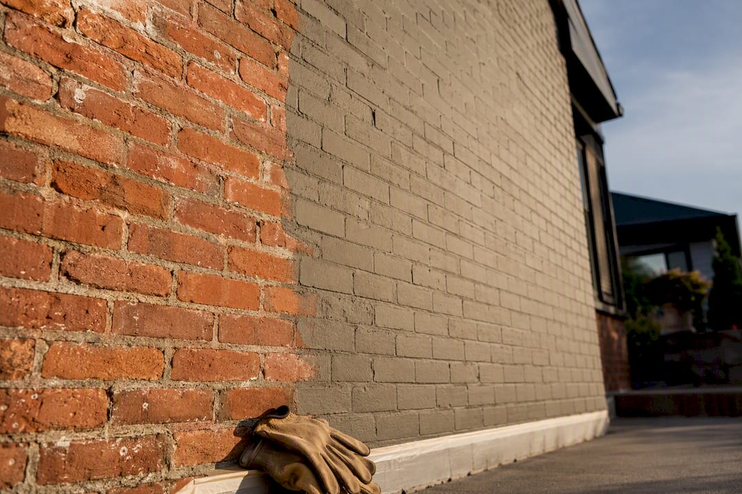 Avoid Masonry Repair: Brick Painting Pros, Cons for Homeowners